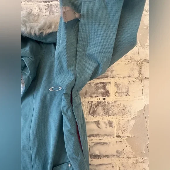 Oakley | Gretchen Bleiler Aqua Blue Faux Fur Hood Snowboard Ski Jacket +… - Picture 10 of 13